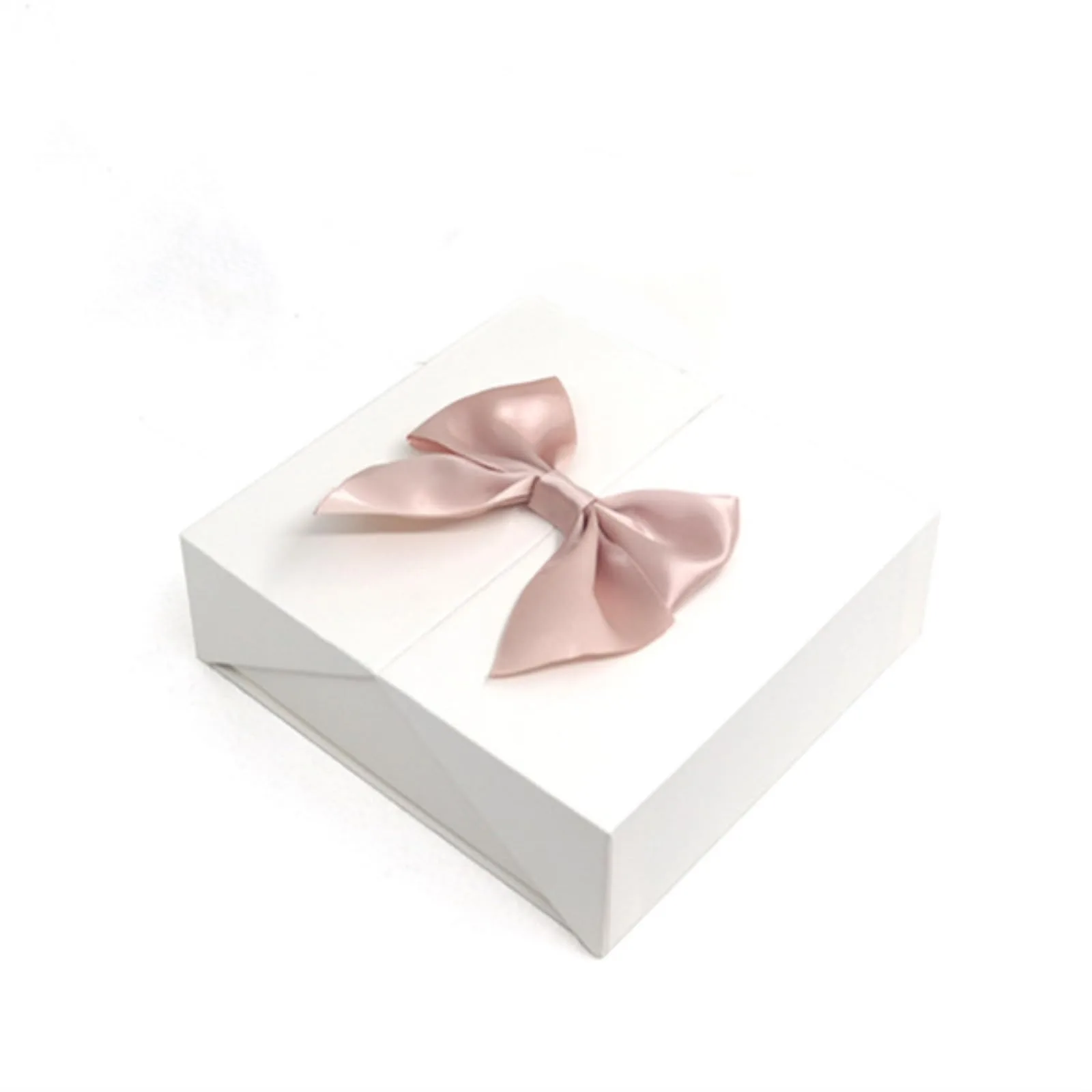 Biała przenośna szkatułka na biżuterię z różami 20 × 15 cm