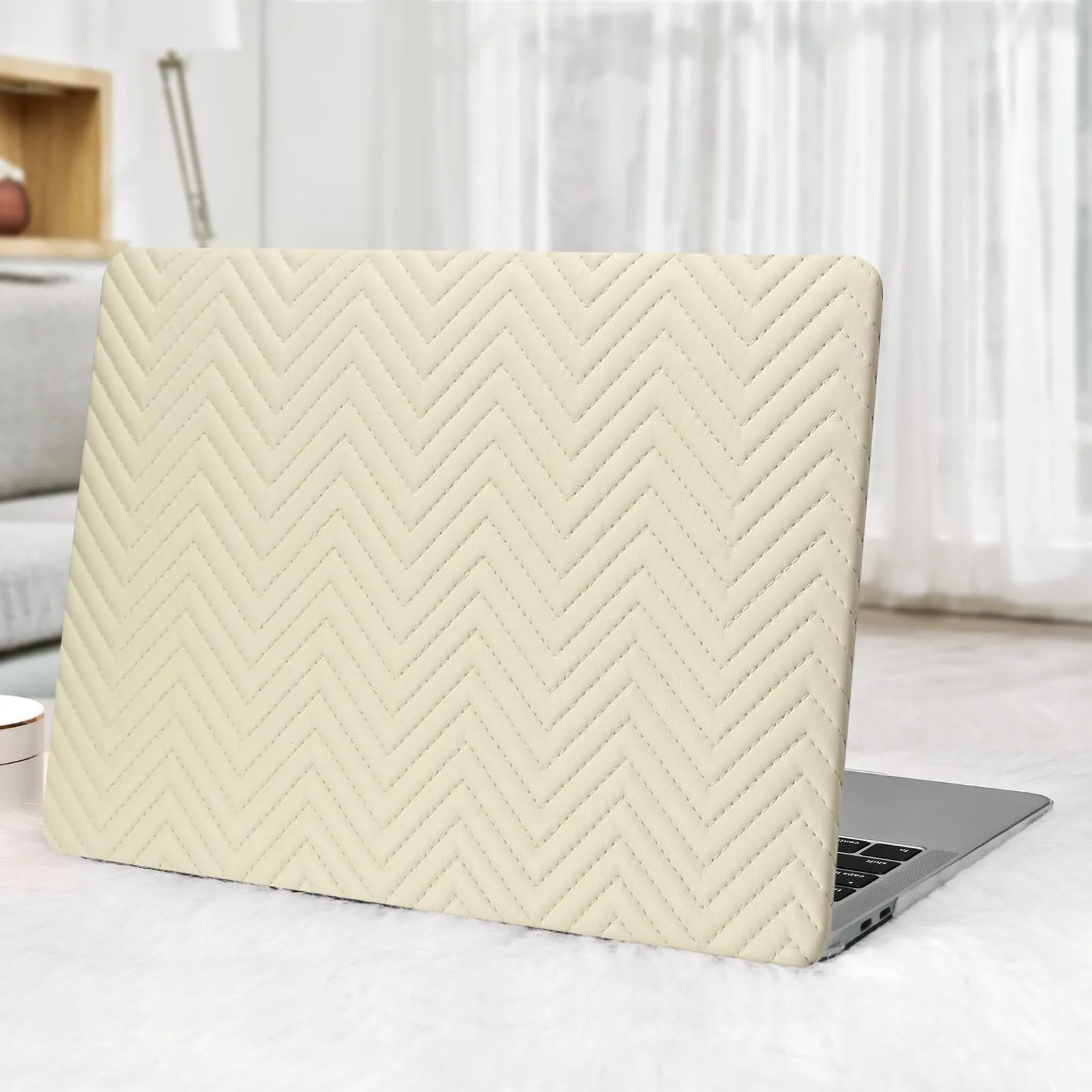 Beżowe etui na MacBooka Air 15 M3 A3114 M2 A2941